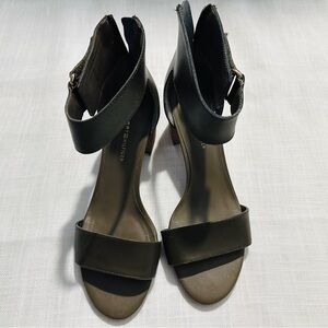 Tommy Hilfiger women heeled sandals with zipper, size 7.5 M, dark green